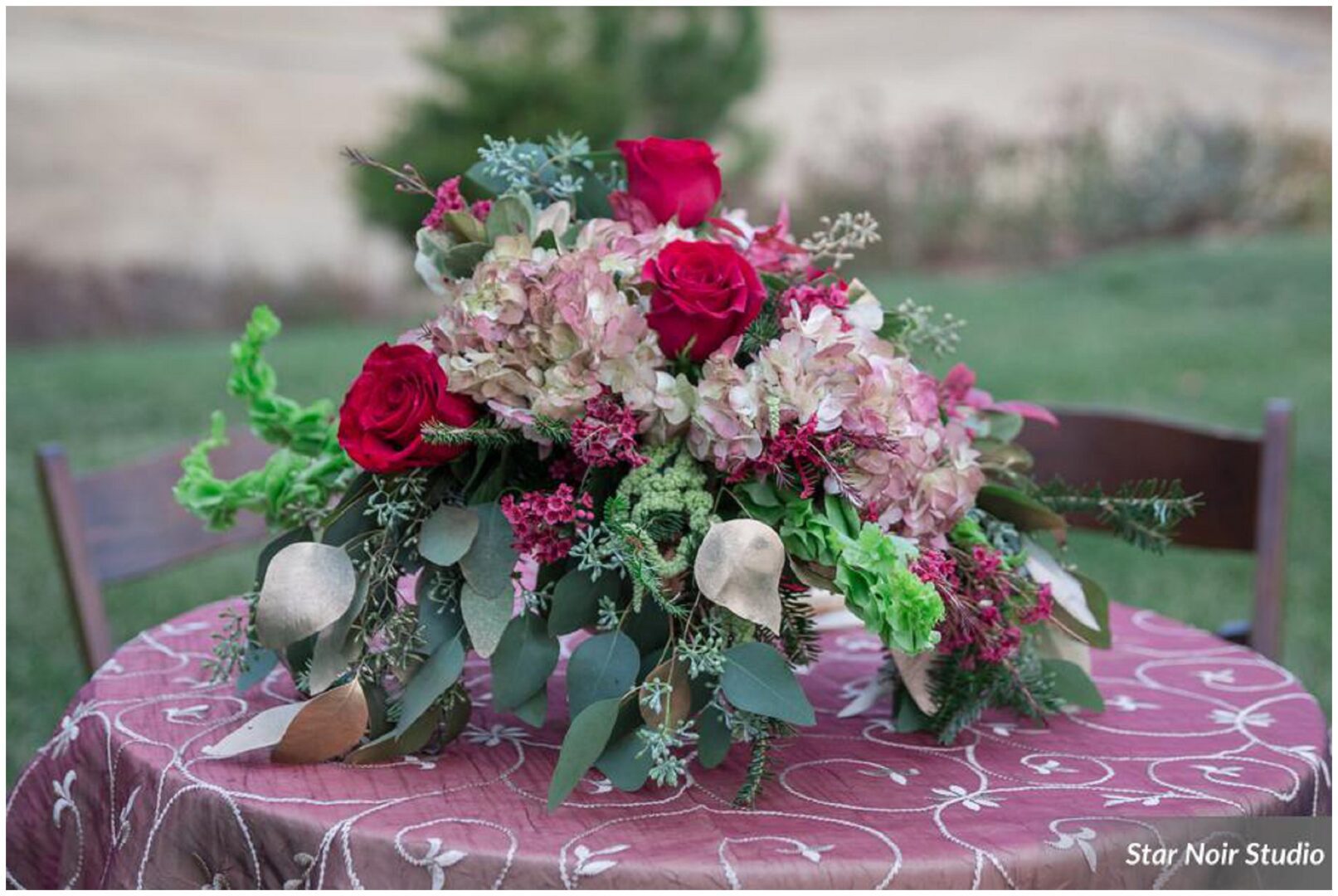 melissa-timm-designs-windriver-huge-waterfall-bouquet-boquet-eccentric_5126.jpg